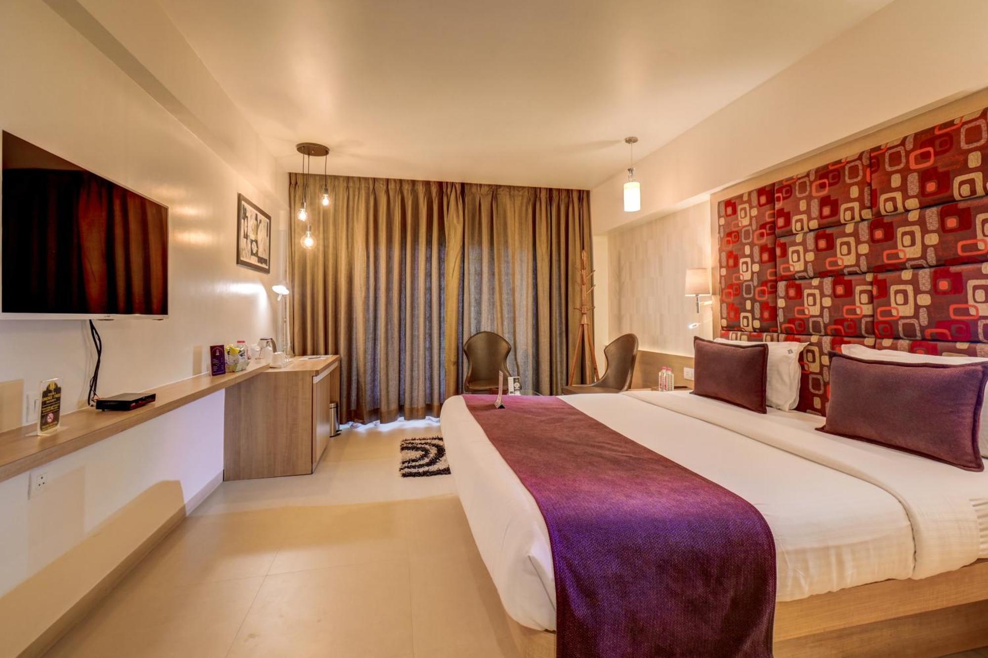 The Ssk Solitaire Hotel & Banquets Nashik Exterior foto