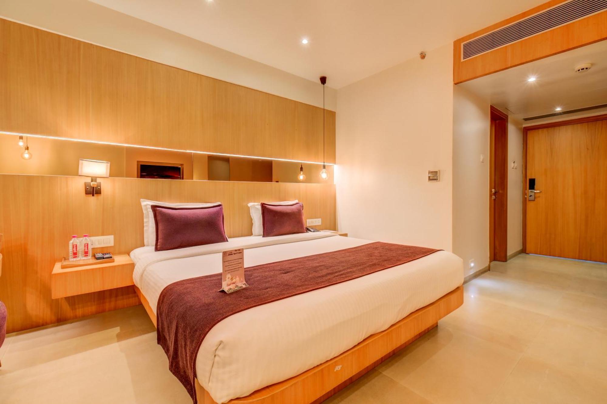 The Ssk Solitaire Hotel & Banquets Nashik Exterior foto